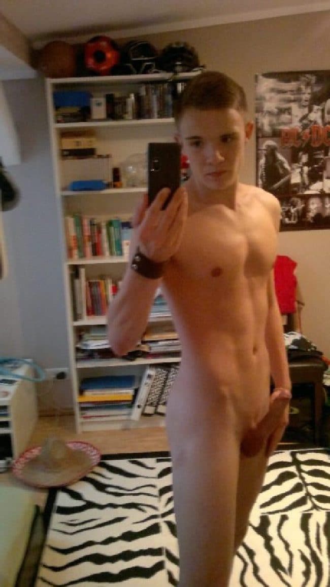 Nude Selfie Boy